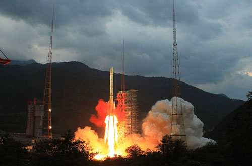 China's 2nd lunar probe Chang'e-2 blasts off